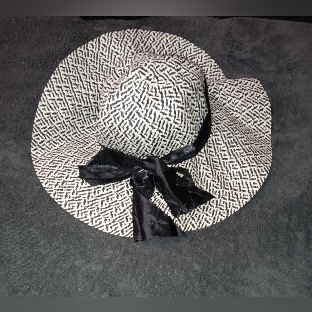 Elegant Black and White Women's Sun Hat